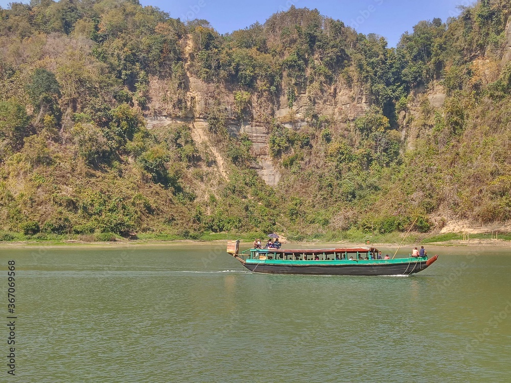 Obraz premium boat on the lake