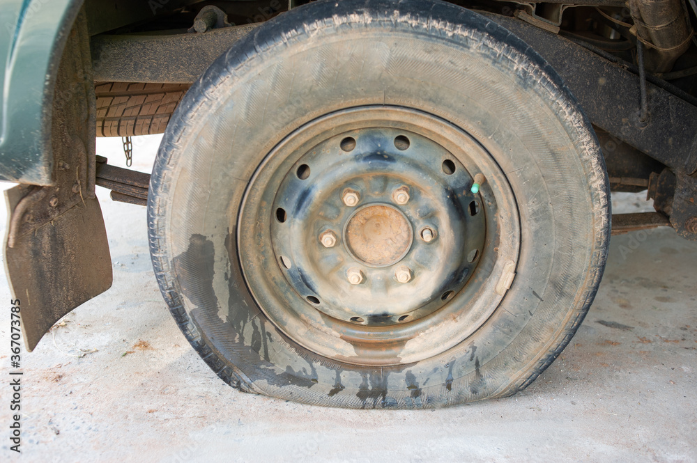 The wheels of the car have no wind because they are pierced by nails. The wheels of the car have no wind because they are pierced by nails.