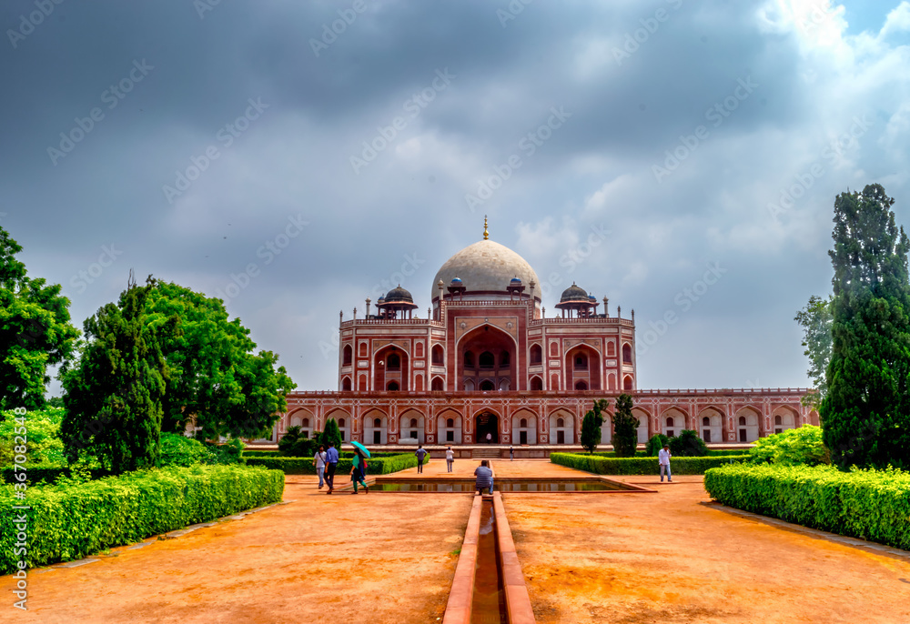 Interesting and bizarre architecture of the tomb of Mughal Emperor Humayun in New Delhi, India