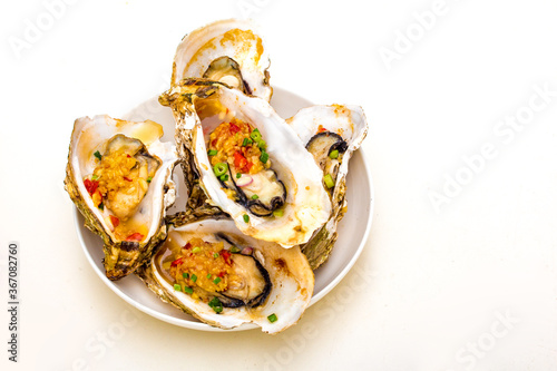 Roasted oysters with minced garlic