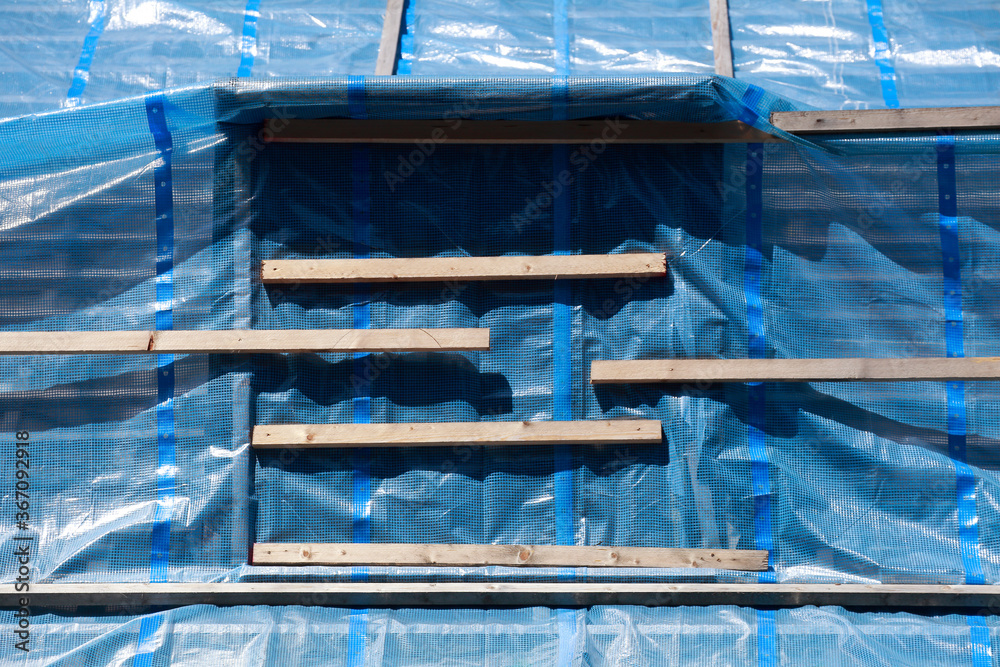 Baustelle, Dach, Dachsanierung, Blaue Abdeckplane Stock Photo | Adobe Stock