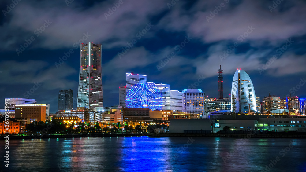 Naklejka premium 横浜 大桟橋ふ頭から見るみなとみらいの夜景