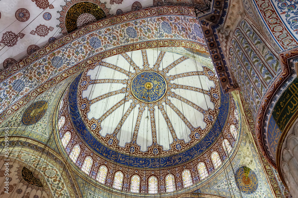 Naklejka premium Inside Sultanahmet Mosque in Istanbul, Turkey