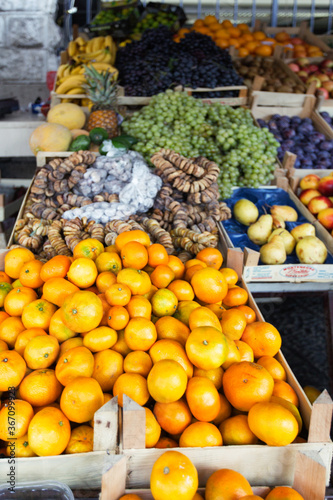 Obraz na płótnie Colorful fruits and vegetables on a street market. Mandarins, figs,pears on a counter. w salonie