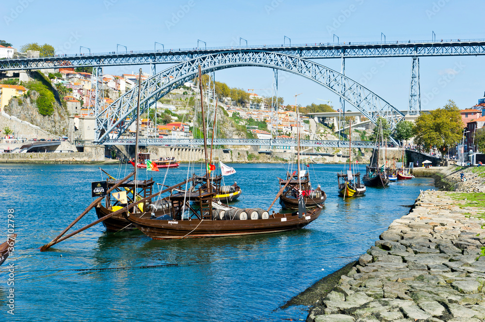 Ponte Luis I bridge between Porto and Vila Nova de Gaia
