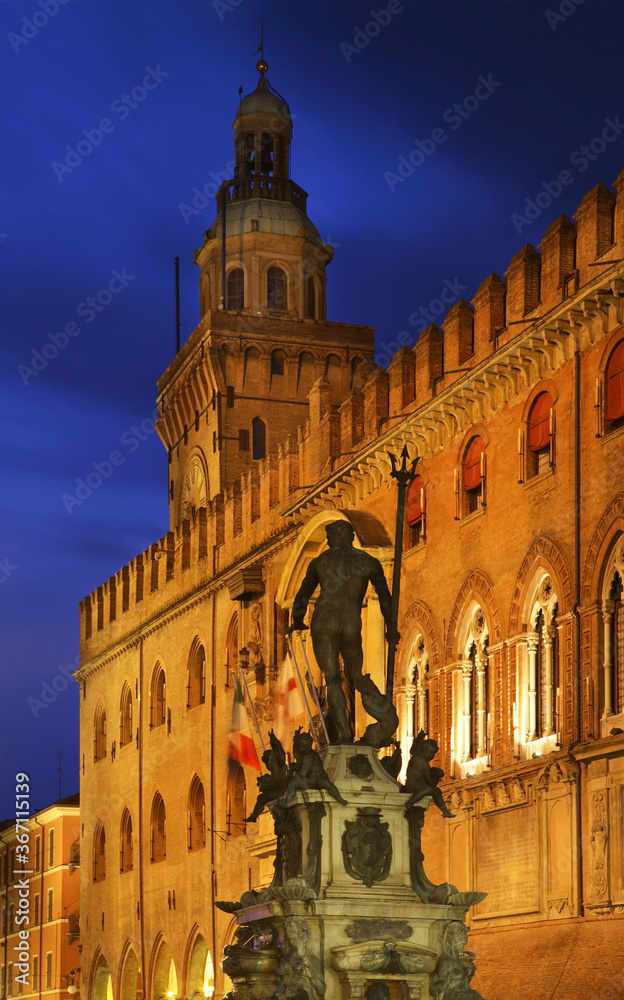 Fototapeta premium Fountain Neptune and Palazzo Accursio in Bologna. Italy