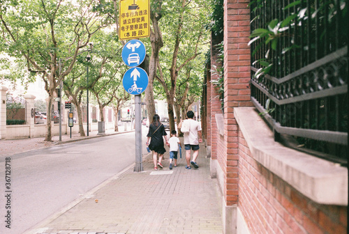 Photography People walking on the street (Shanghai- FILM) walking down the streets, family t