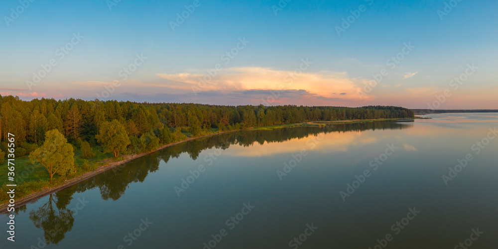 Obraz premium forest and lake in autumn.