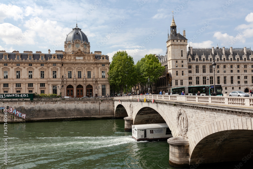 Pont au Change. Paris