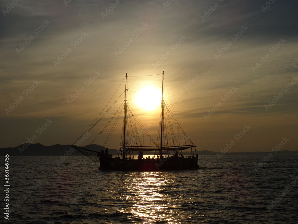Voilier au coucher du soleil (Zadar, Croatie)