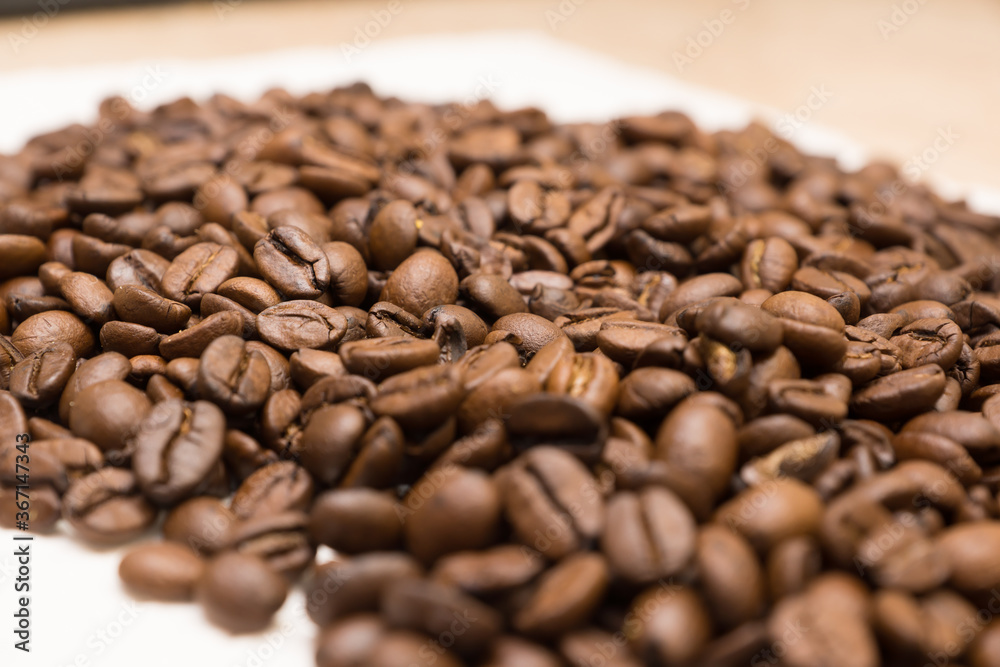 Fototapeta premium freshly roasted coffee beans