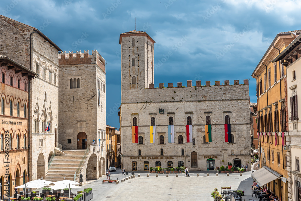 Todi, una terrazza sull’Umbria, un gioiello di arte e cultura