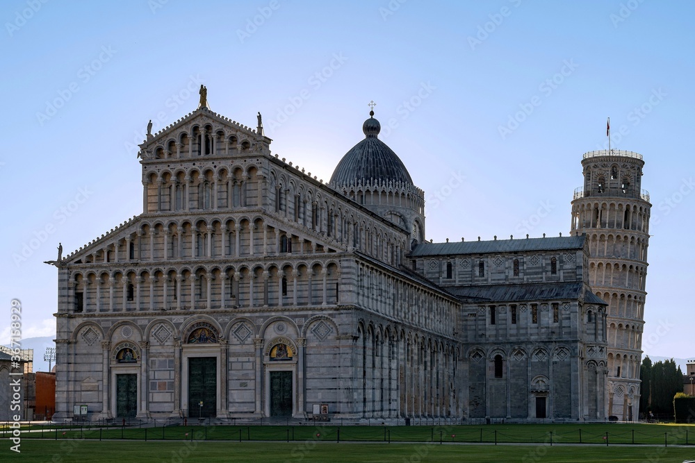 Piazza dei Miracoli und der schiefe Turm von Pisa in Pisa in der Toskana, Italien 