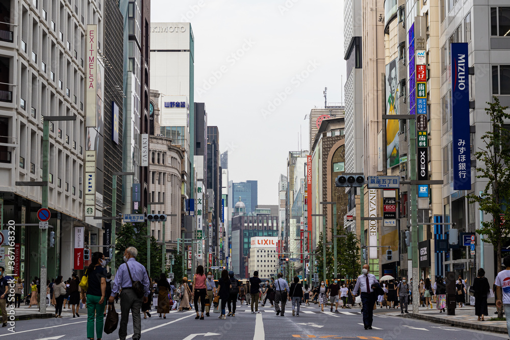 Ginza Boulevard With Little People on a Cloudy Day Ginza Boulevard With Little People on a Cloudy Day