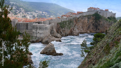 Blick auf die Stadtmauer von Dubrovnik © turtles2