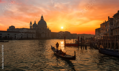 Beautiful sunrise over the canale grande in Venice, italy with the Santa Maria in the background © Cara-Foto