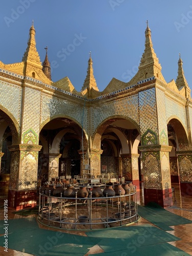 Temple Sutaungpyei à Mandalay, Myanmar photo