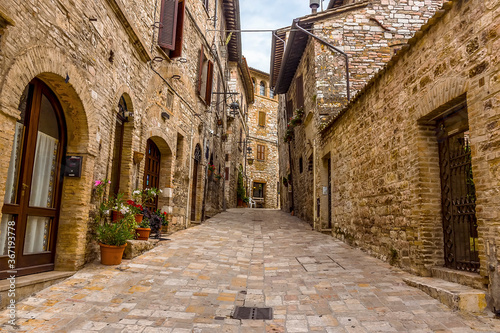 Fototapeta Naklejka Na Ścianę i Meble -  A view up a street leading up Mount Subasio in Assisi, Umbria in the summertime