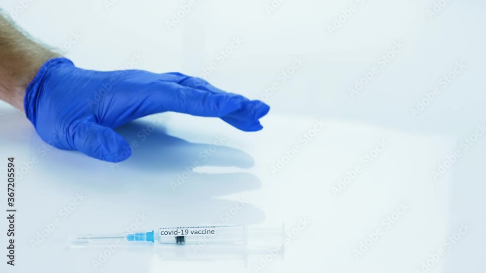 The doctor's hand is tapping his fingers on the table,the coronavirus