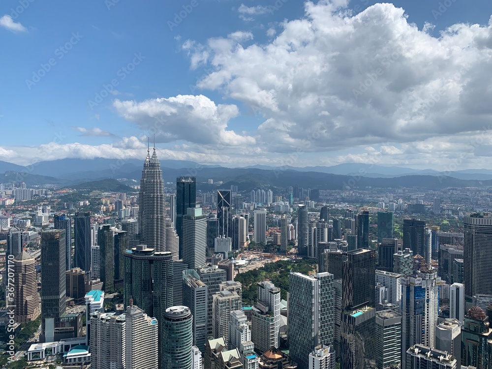 Fototapeta premium Paysage urbain et tours Petronas à Kuala Lumpur, Malaisie