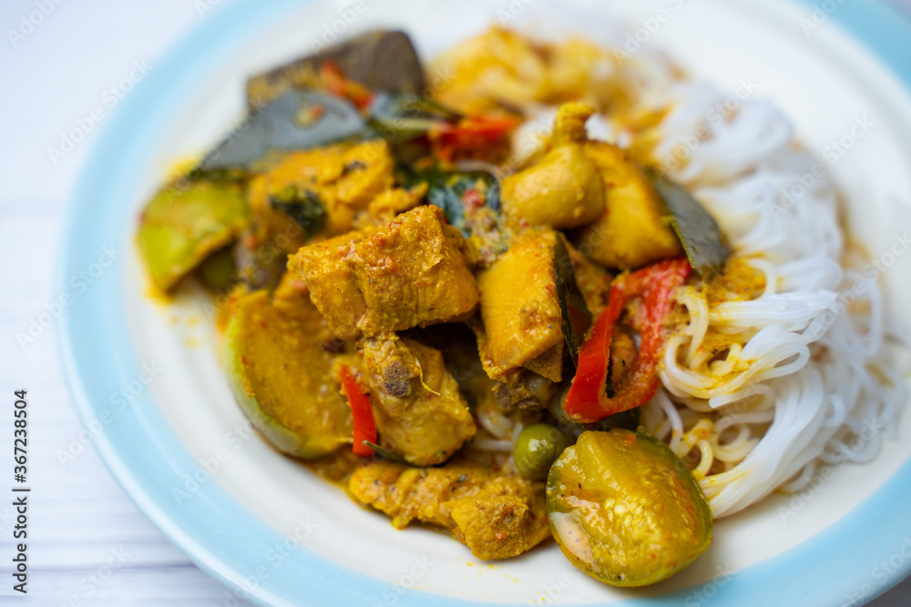 Rice noodles with spicy curry with chicken Rice noodles with spicy curry with chicken