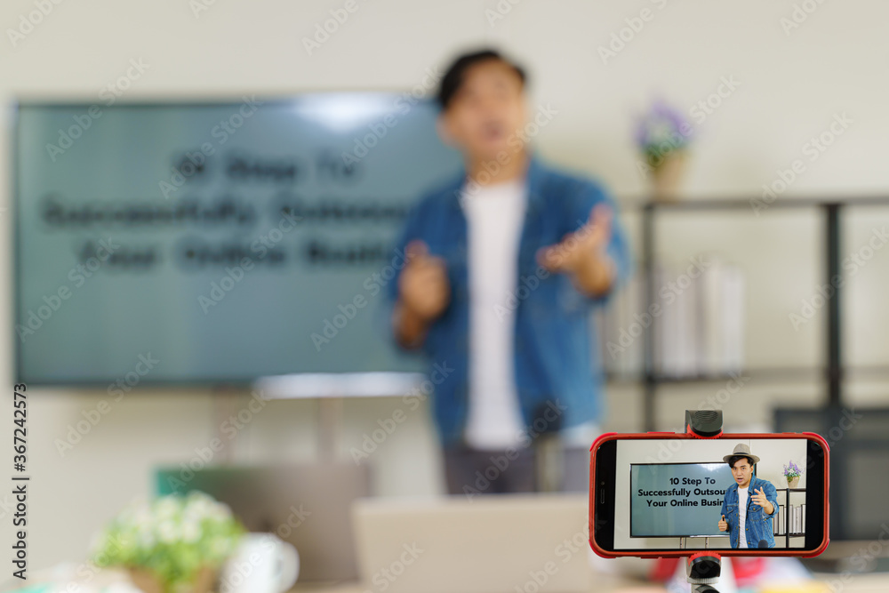 blogger have business training broadcasting live online through webinar blogger have business training broadcasting live online through webinar