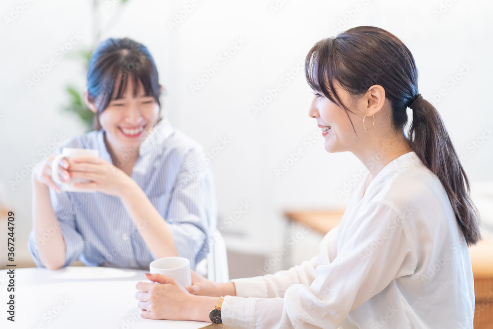 アジア人女性　仲良し　２人　ポートレート