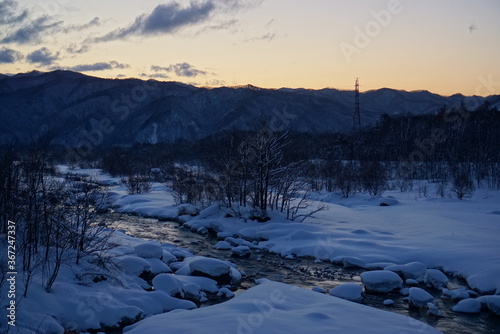 sunrise in the mountains © Hirotsugu