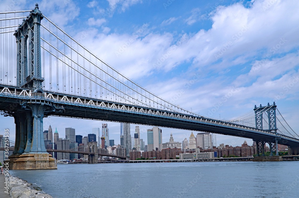 Manhattan Bridge and skyline viewed from Brooklyn Bridge Park, New York