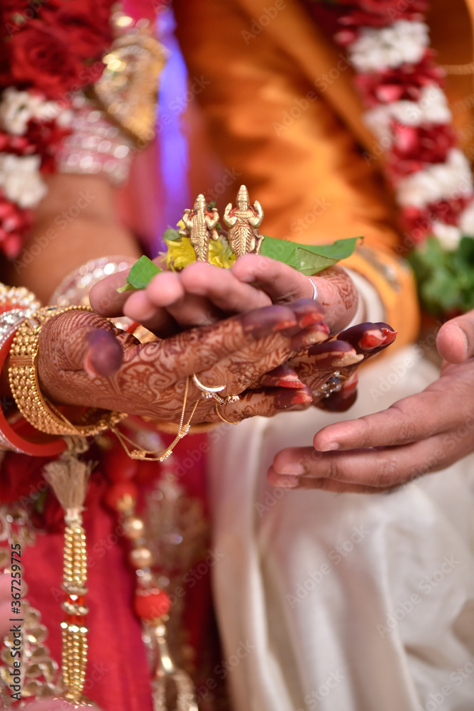 Fototapeta premium Hast Melap (Joining of hands). Indian Wedding Ceremony Ritual.