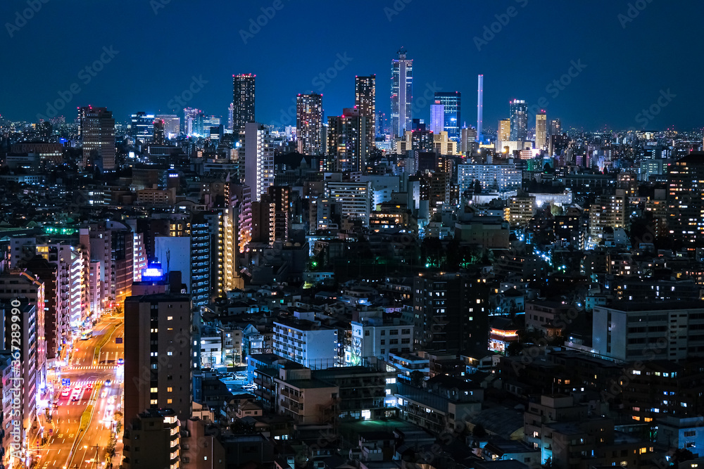 東京 文京シビックセンター 展望ラウンジからの景色 池袋方面 曇天の夜景 東京 文京シビックセンター 展望ラウンジからの景色 池袋方面 曇天の夜景