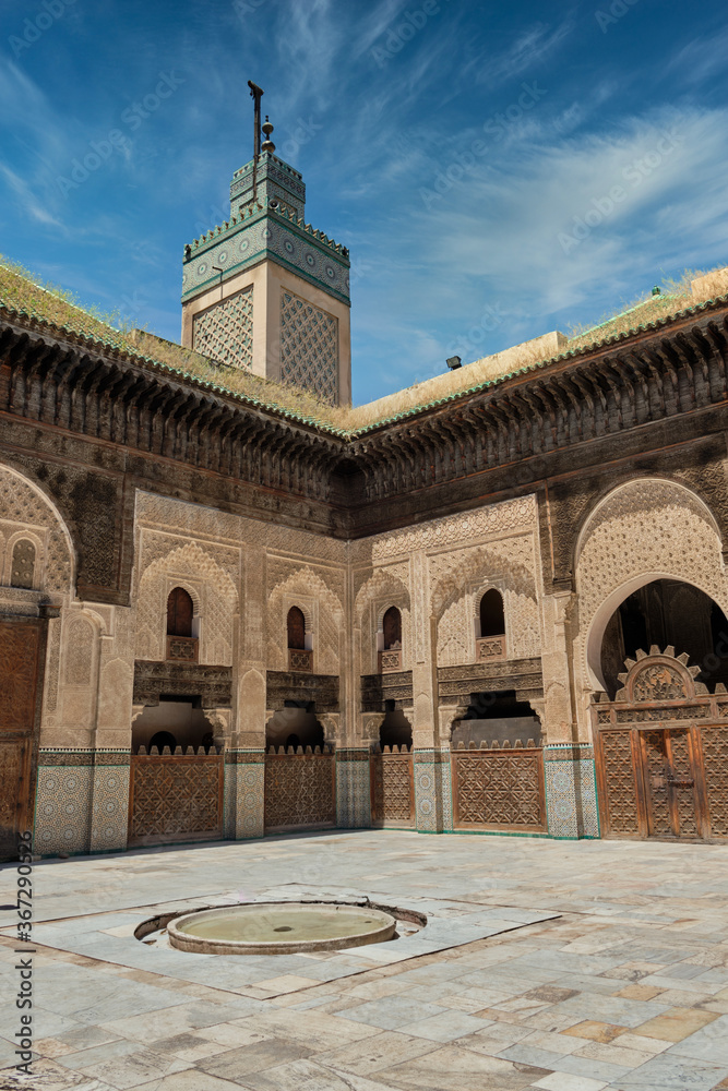 Ciudad de marruecos, Fez, turismo por el mercado, medina,  y su curtido de cuero y universidad