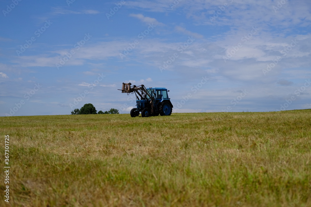 Obraz premium tractor in field