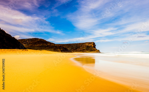 Fototapeta Naklejka Na Ścianę i Meble -  Blue sky and Garie beach in Royal National Park of Australia