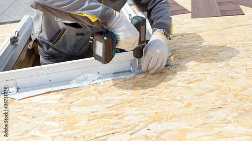 Bilde på lerret Professional workman using drill, fix the window frame