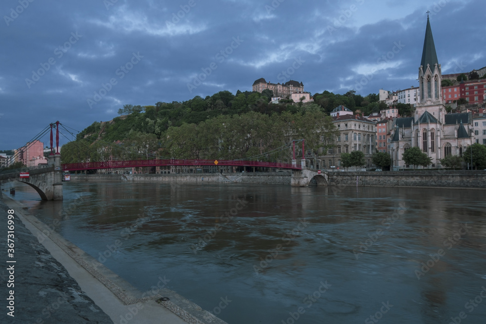 Obraz premium Lyon, passerelle Saint Georges au petit matin.