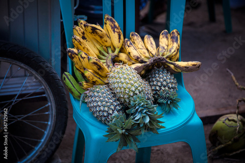 Obraz na płótnie Balinese pineapple w salonie