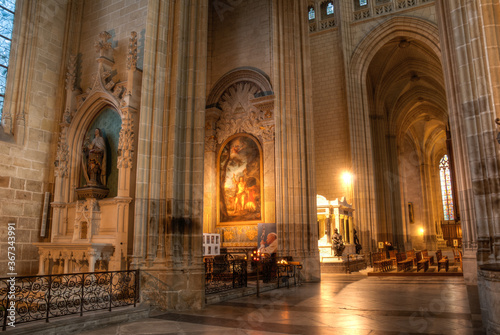 intérieure gothique de la cathédrale Saint-Pierre-et-Saint-Paul de Nantes en Loire Atlantique