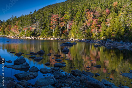 Fototapeta Naklejka Na Ścianę i Meble -  Autumn, Jordan Pond, Acadia National Park, Maine