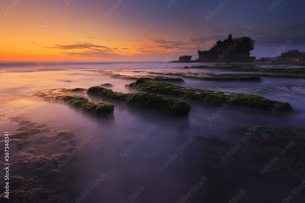 Fototapeta premium Tanah Lot Temple