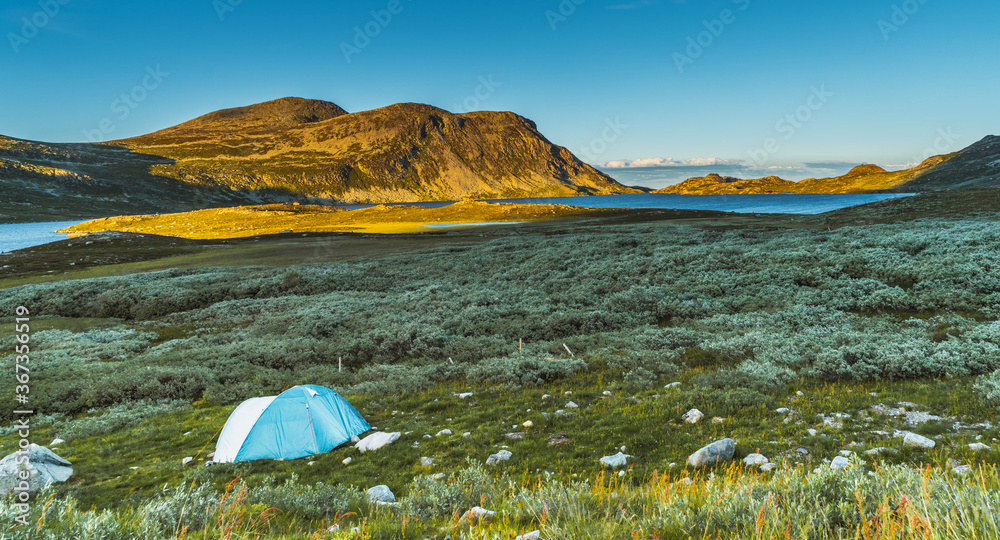 Fototapeta premium Widok na Góry Skandynawskie w pobliżu szczytu górskiego Gaustatoppen