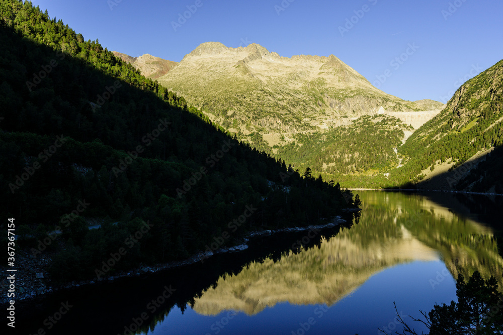 Lago de Orédon, Parque Natural de Neouvielle, Pirineo francés, Bigorre, Francia.