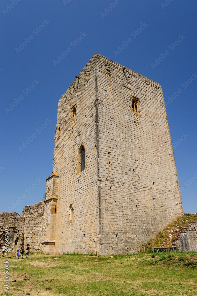 torre del homenaje,castillo de Puivert, siglo XIII, castillo cátaro ubicado en el pueblo de Puivert, en el departamento del Aude, Languedoc-Roussillon, pirineos orientales,Francia, europa