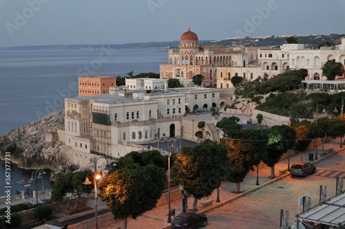 Obraz na płótnie Santa Cesarea Terme - Scorcio di Palazzo Sticchi all'alba w salonie