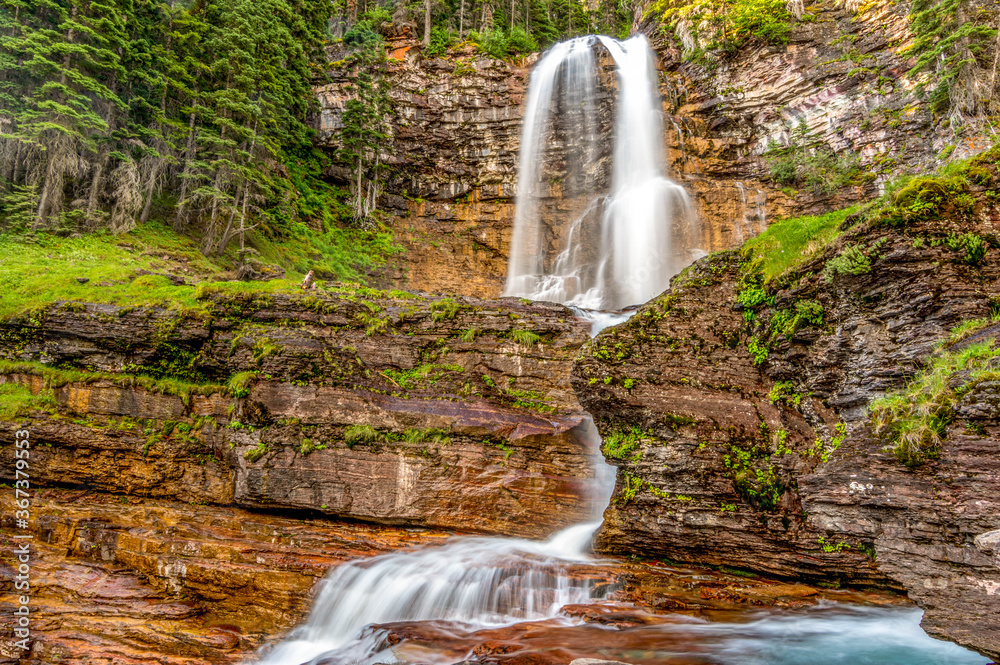 Obraz premium Virginia Falls Creek in Glacier National Park, Montana, USA Below the Main Level