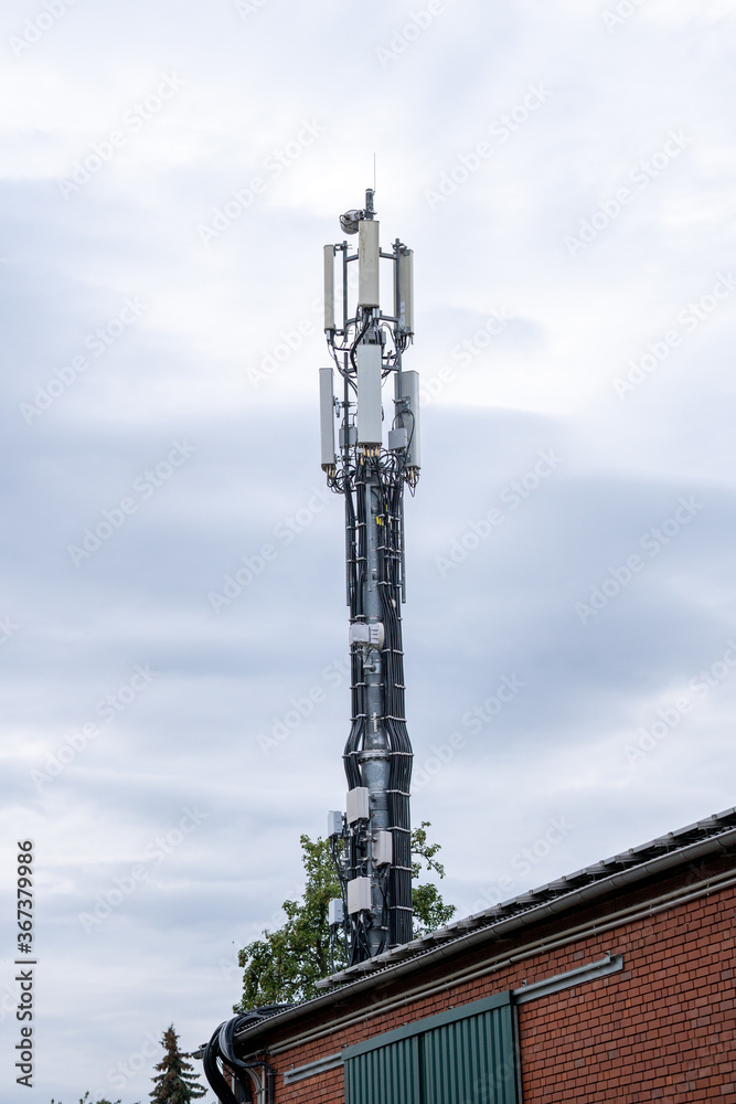 Sendemast für Mobilfunk Antennen