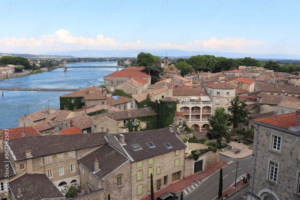 vue des toîts de Tournon, ville de Tournon sur Rhône, département de l'Ardèche, France
