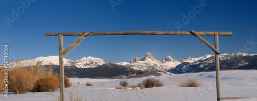 Canvas-taulu Panorama of Mount Owen Grand Middle and South Teton peaks in winter from an Idah