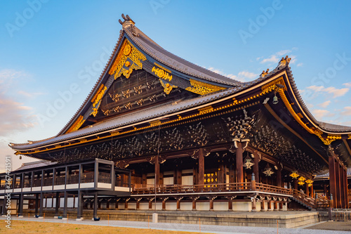 Japan. Kyoto. Higashi-Honga...