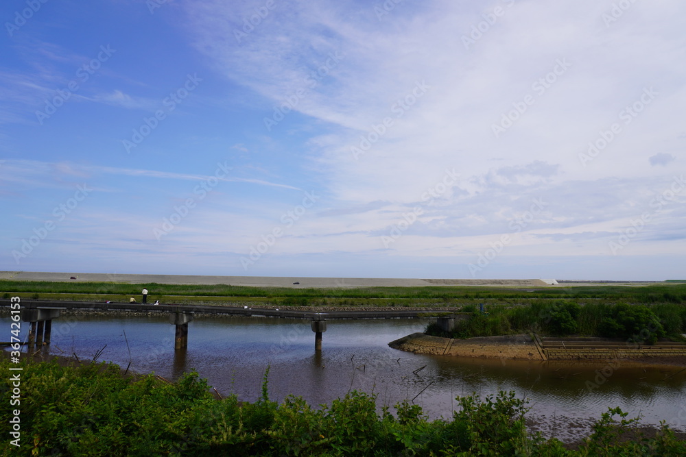 復興工事の堤防により、海が見えなくなった貞山堀、宮城県/Teizan canal with coastal embankment in Miyagi